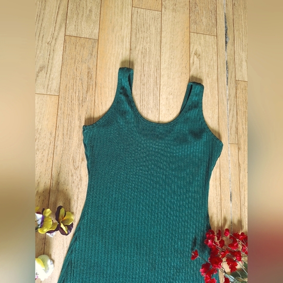 Elegant Green Sleeveless Dress - Picture 4 of 6
